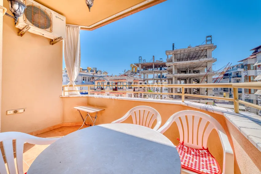 Приобрести Трехкомнатная меблированная квартира в центре Алании в комплексе городского типа 14 