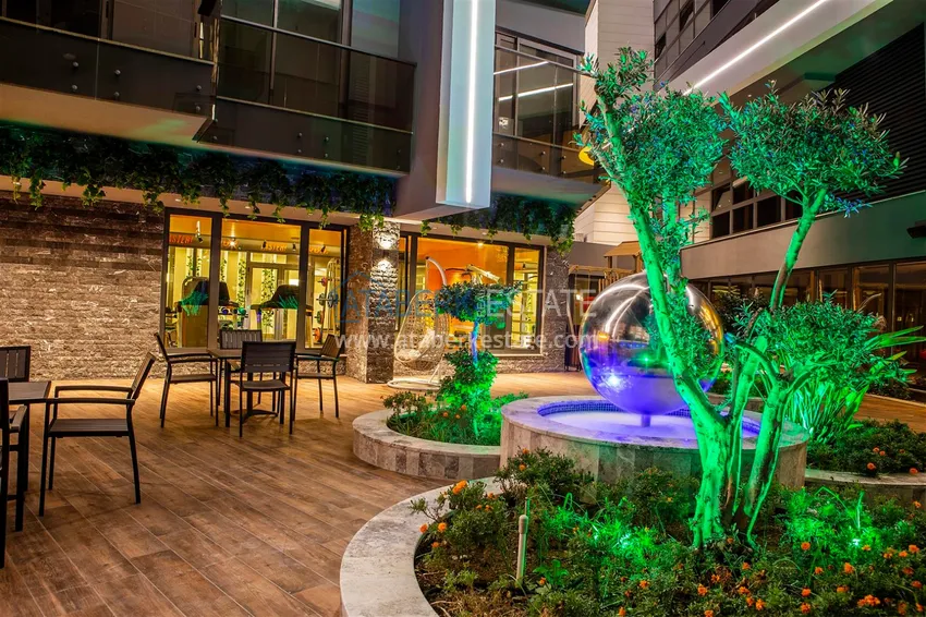 Меблированная квартира с рассрочкой в центре Алании в шикарном жилом комплексе  16 