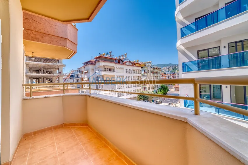 Приобрести Трехкомнатная меблированная квартира в центре Алании в комплексе городского типа 17 