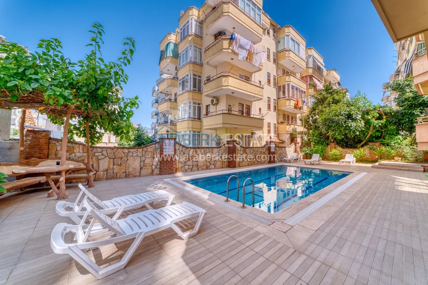 Трехкомнатная меблированная квартира в центре Алании в комплексе городского типа 1 