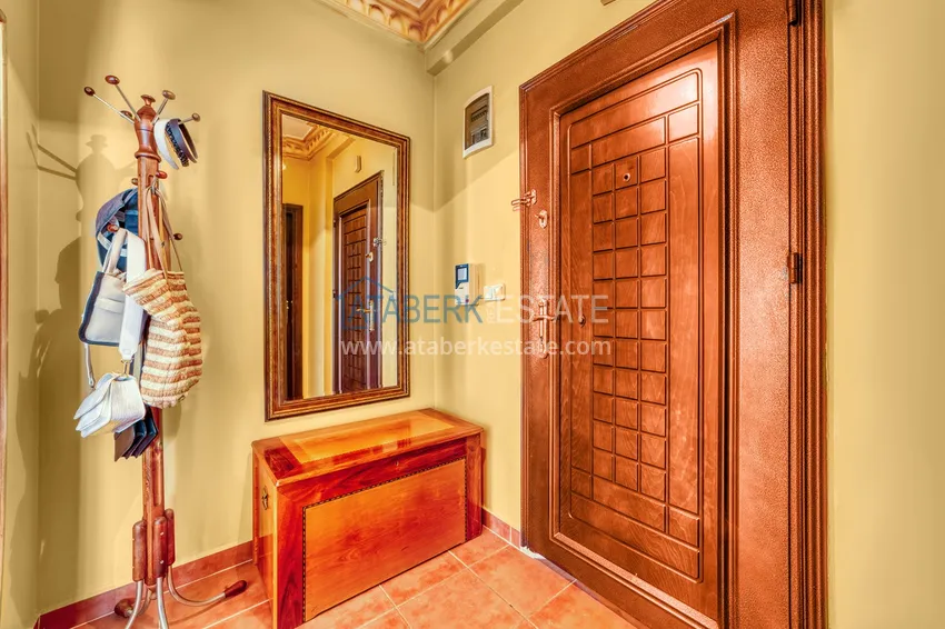 Приобрести Трехкомнатная меблированная квартира в центре Алании в комплексе городского типа 1 