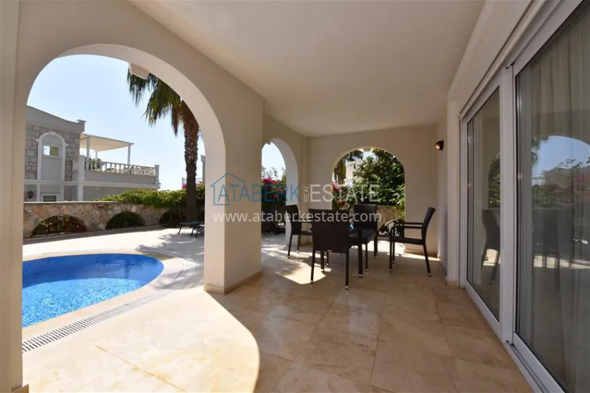 Приобрести Трехэтажная вилла в районе Конаклы с мебелью, частным бассейном и видовыми характеристиками 1 