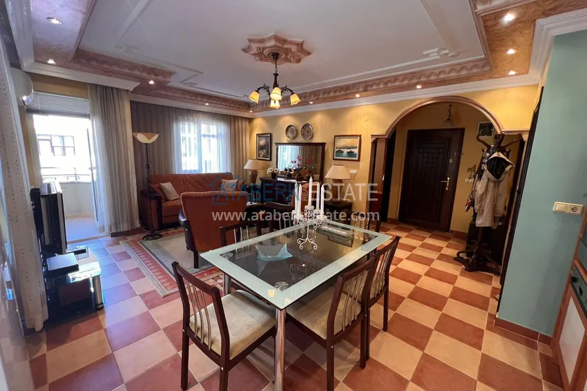 Приобрести Трехкомнатная квартира с мебелью в центре Алании в комплексе городского типа. Подходит для ВНЖ 1 