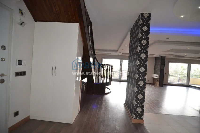 Приобрести Пентхаус-дуплекс 5+2 частично меблированный с видом на море и горы, подходит под гражданство – центр Алании 1