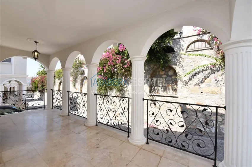 Приобрести Трехэтажная вилла в районе Конаклы с мебелью, частным бассейном и видовыми характеристиками 2 