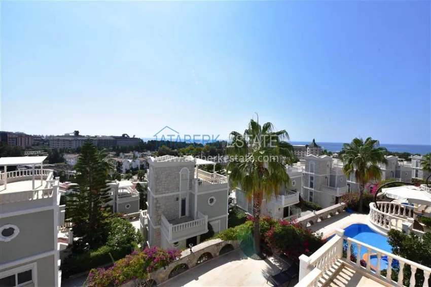 Приобрести Трехэтажная вилла в районе Конаклы с мебелью, частным бассейном и видовыми характеристиками 35 