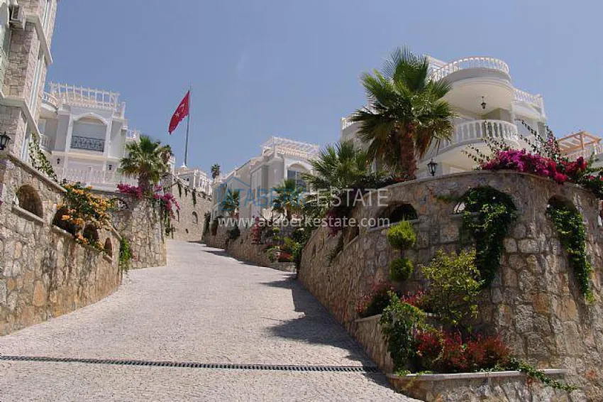 Трехэтажная вилла в районе Конаклы с мебелью, частным бассейном и видовыми характеристиками 3 