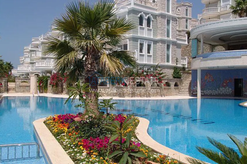 Трехэтажная вилла в районе Конаклы с мебелью, частным бассейном и видовыми характеристиками 4 