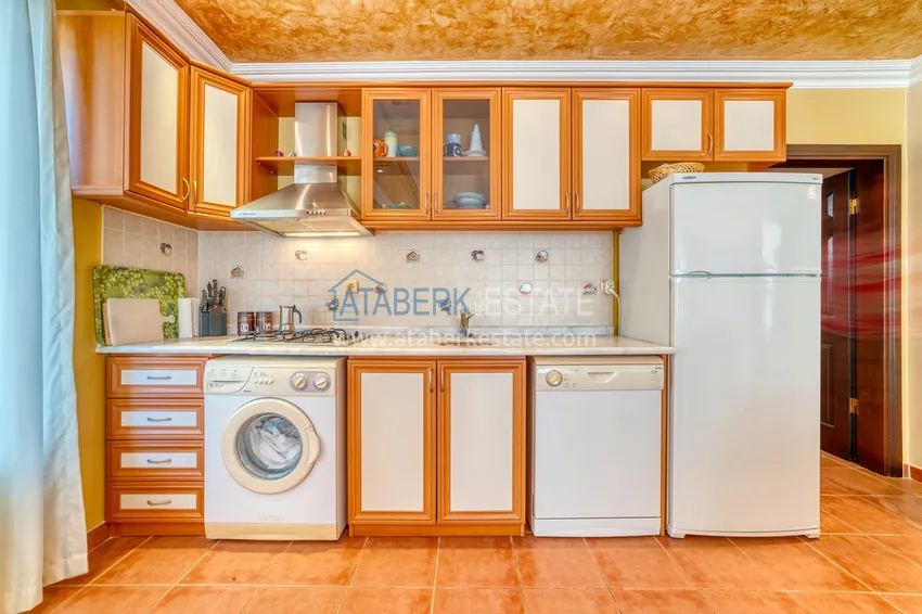 Приобрести Трехкомнатная меблированная квартира в центре Алании в комплексе городского типа 6 