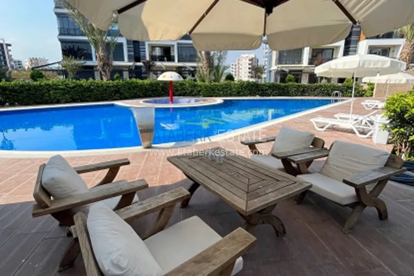 Двухуровневый пентхаус 4+1 в современном жилом комплексе Мезитли-Мерсин 3 