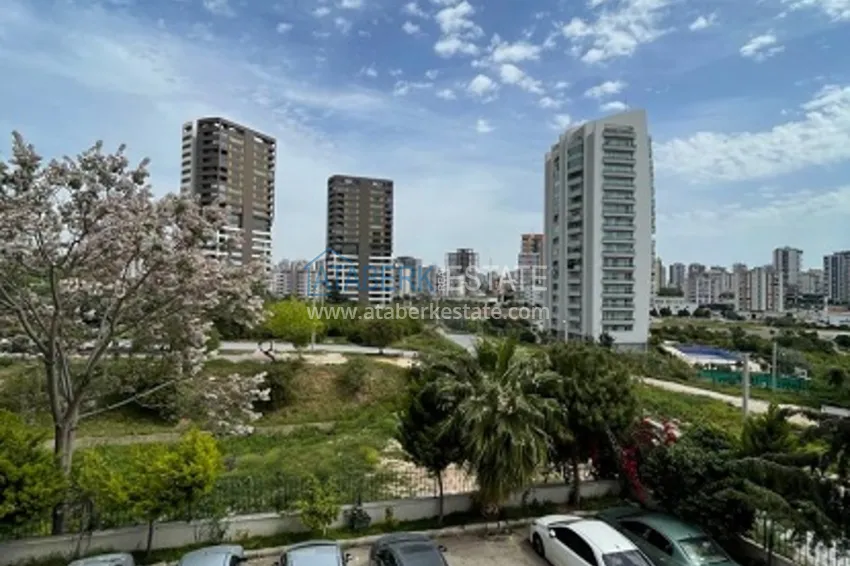 Просторные четырёхкомнатные апартаменты с отдельной кухней в районе Чифтликкей – Мерсин 3 