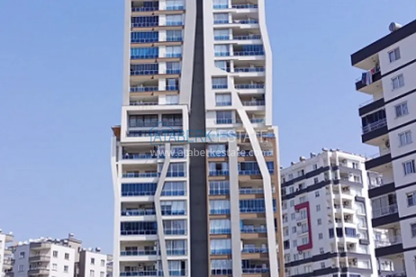 Квартира 2+1 с застекленным балконом в историческом районе Соли – Мерсин 1 