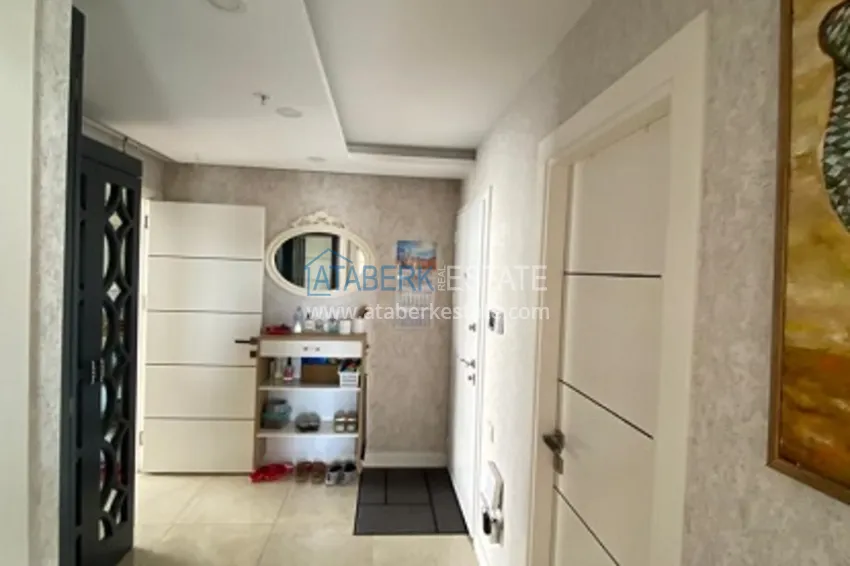 Приобрести Квартира 2+1 с застекленным балконом в историческом районе Соли – Мерсин 9 