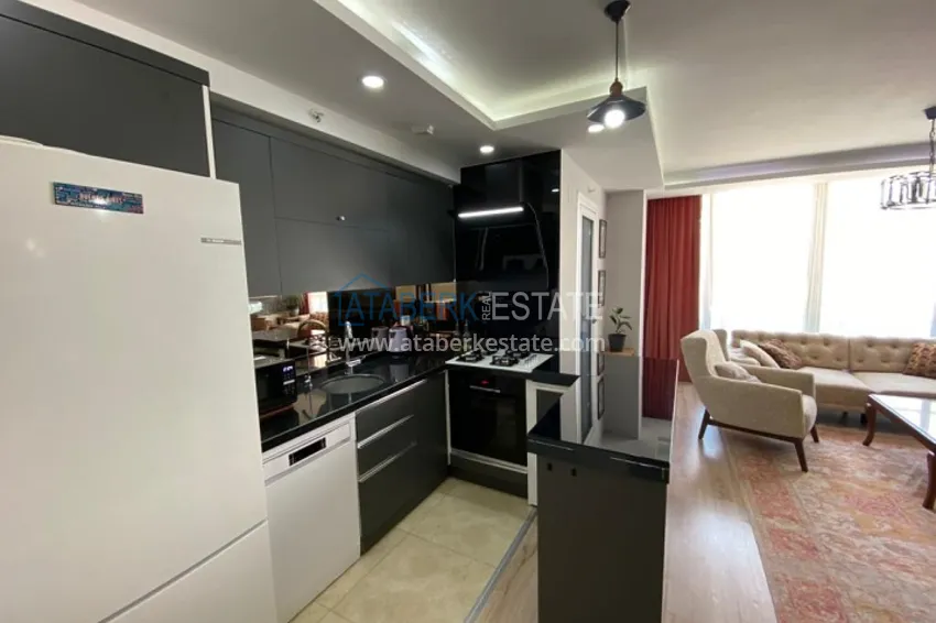 Приобрести Квартира 2+1 с застекленным балконом в историческом районе Соли – Мерсин 3 