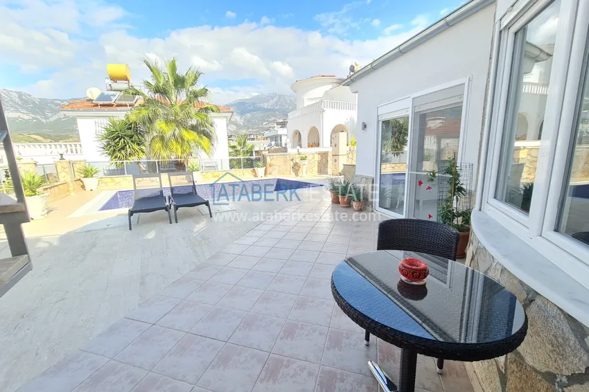 Двухэтажная вилла с потрясающим видом на море в районе Каргыджак, Алания. Подходит для гражданства 10 