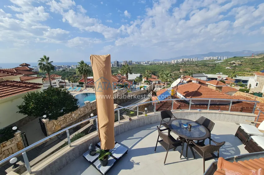 Приобрести Двухэтажная вилла с потрясающим видом на море в районе Каргыджак, Алания. Подходит для гражданства 18 