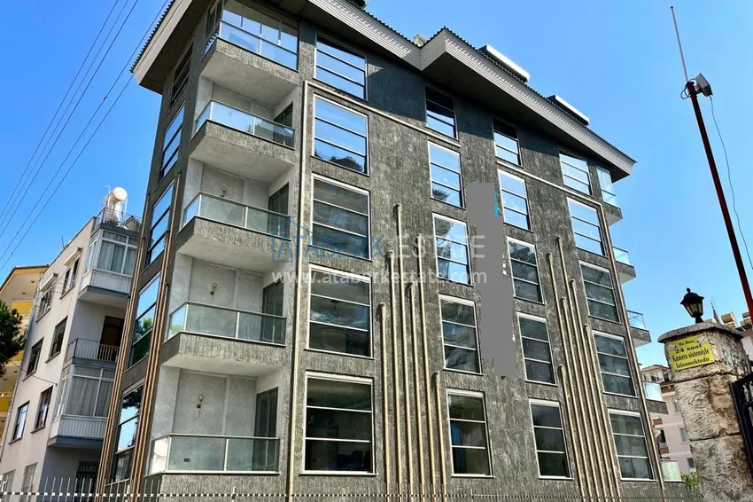 Квартиры от собственника с дизайнерской чистовой отделкой в новостройке - центр Алании, район пляжа Клеопатра 2 