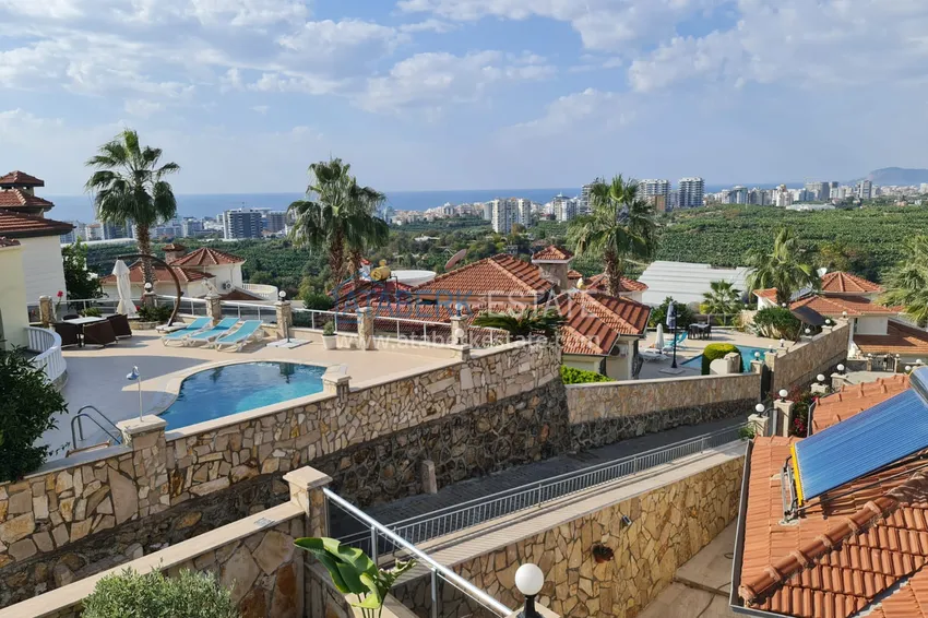 Приобрести Двухэтажная вилла с потрясающим видом на море в районе Каргыджак, Алания. Подходит для гражданства 22 