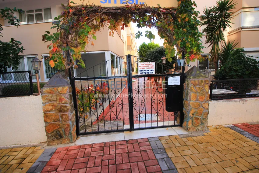 Квартира 2+1 с мебелью и застеклённым балконом в 300 метрах от моря – Алания, район Оба 2 