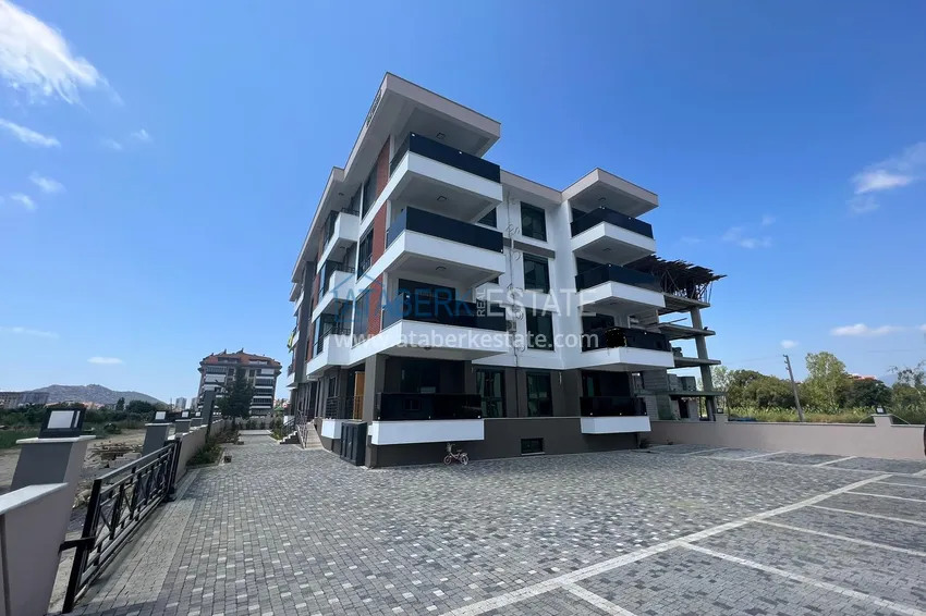 Продаётся двухкомнатная квартира с чистовой отделкой в Газипаше, район Пазарджи 2 