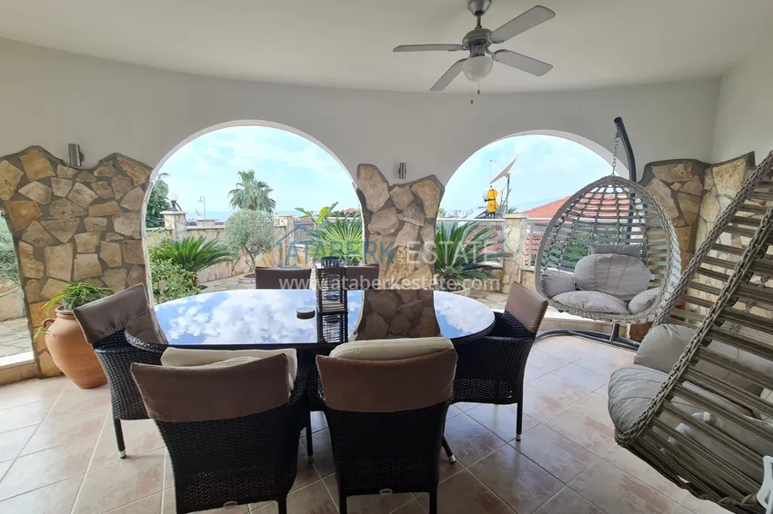 Приобрести Двухэтажная вилла с потрясающим видом на море в районе Каргыджак, Алания. Подходит для гражданства 2 