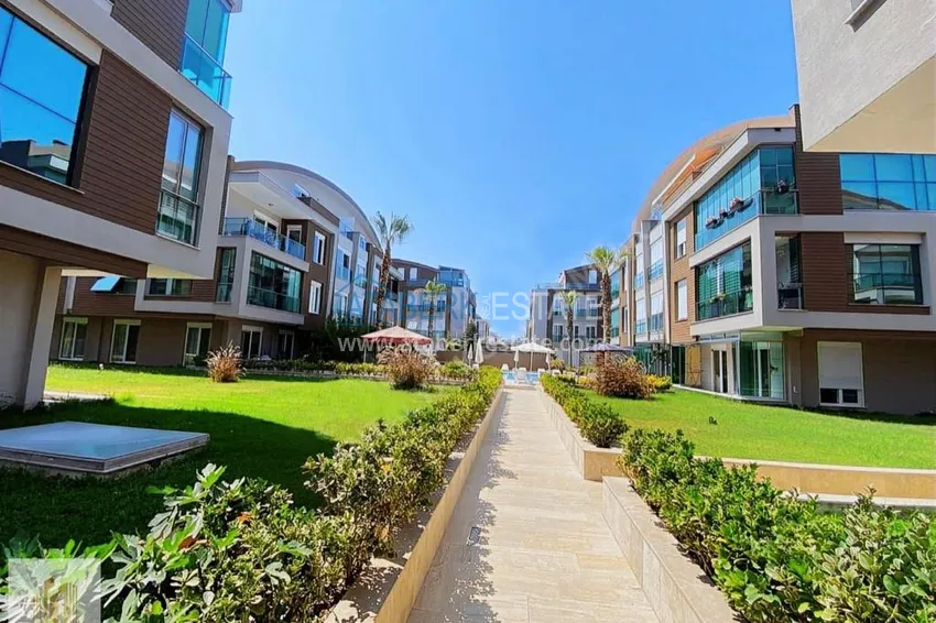 Квартира 2+1 с отдельной кухней и застекленным балконом в Анталии, район Лара – Гюзелоба 2 