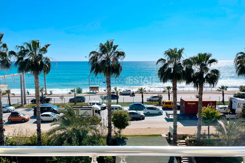 Роскошная линейная квартира «под ключ» на первой береговой линии в курортном районе Тосмур, Алания 3