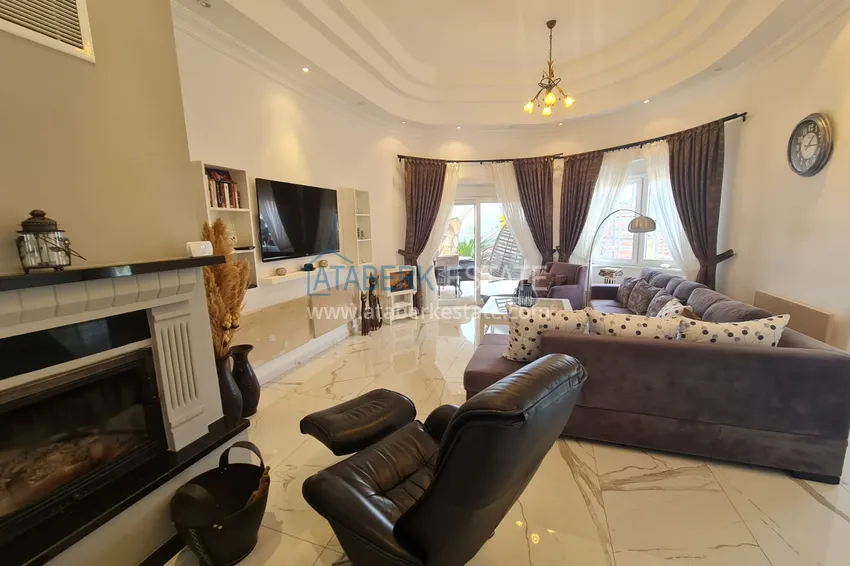 Приобрести Двухэтажная вилла с потрясающим видом на море в районе Каргыджак, Алания. Подходит для гражданства 4 