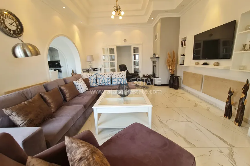 Приобрести Двухэтажная вилла с потрясающим видом на море в районе Каргыджак, Алания. Подходит для гражданства 5 