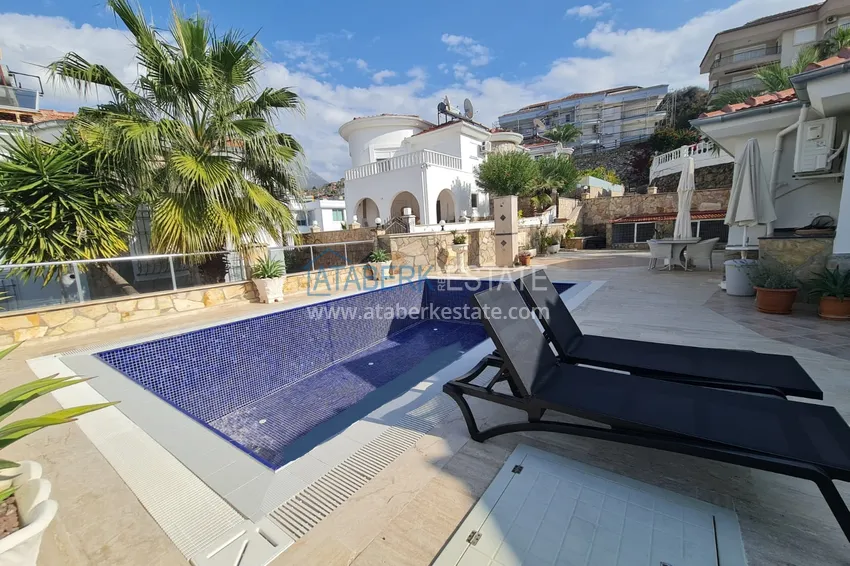 Двухэтажная вилла с потрясающим видом на море в районе Каргыджак, Алания. Подходит для гражданства 6 