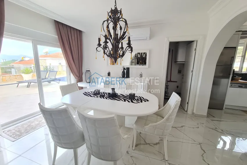 Приобрести Двухэтажная вилла с потрясающим видом на море в районе Каргыджак, Алания. Подходит для гражданства 8 