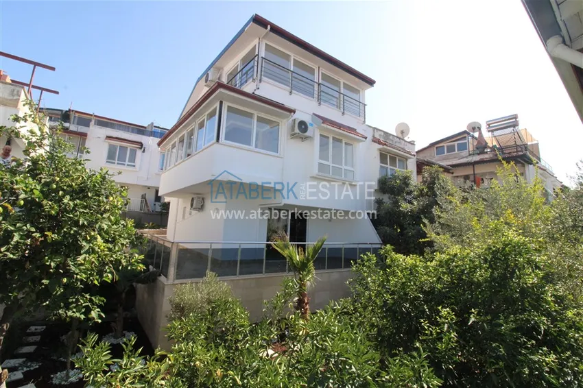 Вилла 3+1 после ремонта с видом на море и крепость, район Каргыджак – Алания  13 