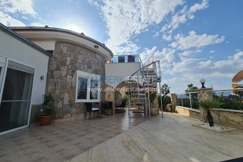 Двухэтажная вилла с потрясающим видом на море в районе Каргыджак, Алания. Подходит для гражданства 9 