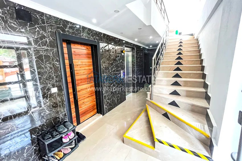 Пентхаус-дуплекс 4+1 с мебелью и боковым видом на море в районе Авсаллар 10 