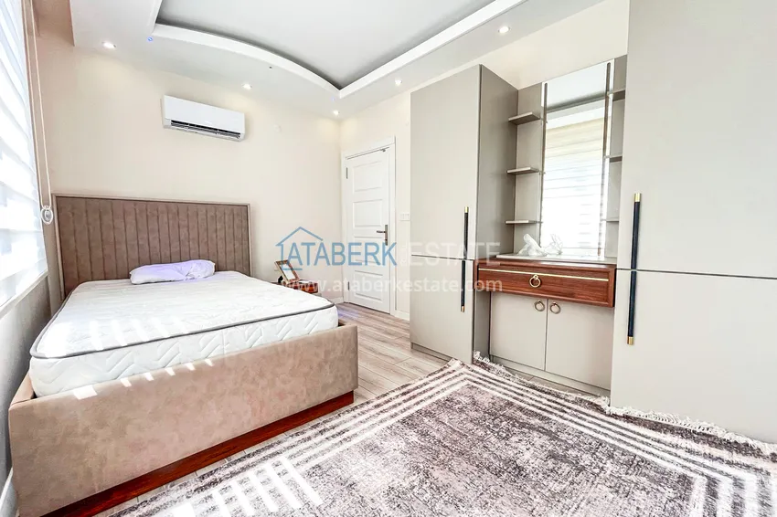 Приобрести Пентхаус-дуплекс 4+1 с мебелью и боковым видом на море в районе Авсаллар 11 