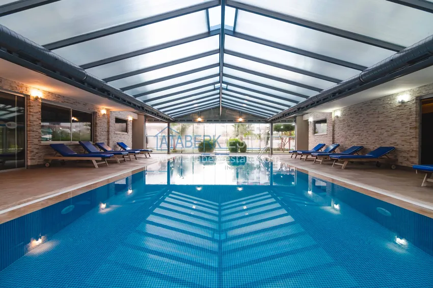 Квартира 2+1 меблированная с отдельной кухней, застеклённым балконом и видом на море, район Кестель – Алания 13 