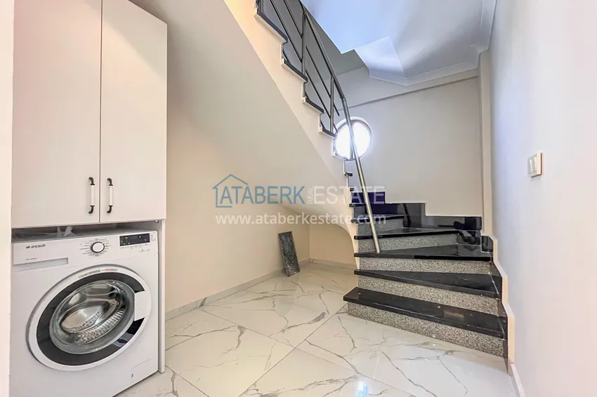 Приобрести Пентхаус-дуплекс 4+1 с мебелью и боковым видом на море в районе Авсаллар 14 