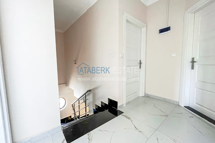 Приобрести Пентхаус-дуплекс 4+1 с мебелью и боковым видом на море в районе Авсаллар 15 