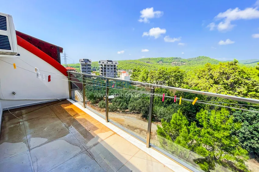 Приобрести Пентхаус-дуплекс 4+1 с мебелью и боковым видом на море в районе Авсаллар 18 