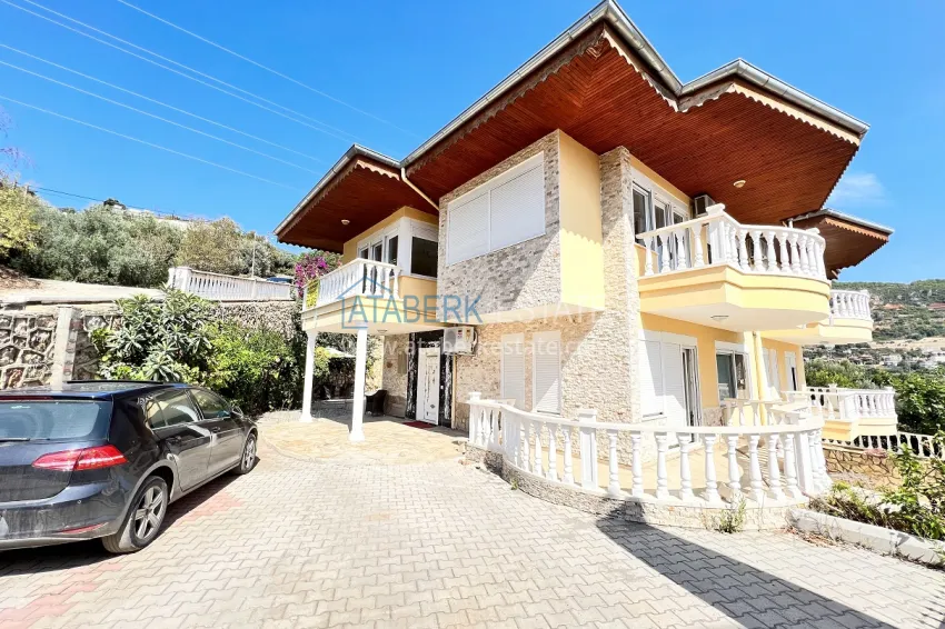 Вилла в Алании район Тепе, меблированная с право на получение гражданства 1 