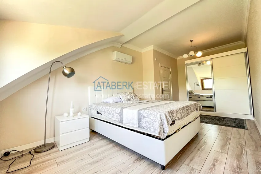 Приобрести Пентхаус-дуплекс 4+1 с мебелью и боковым видом на море в районе Авсаллар 20 