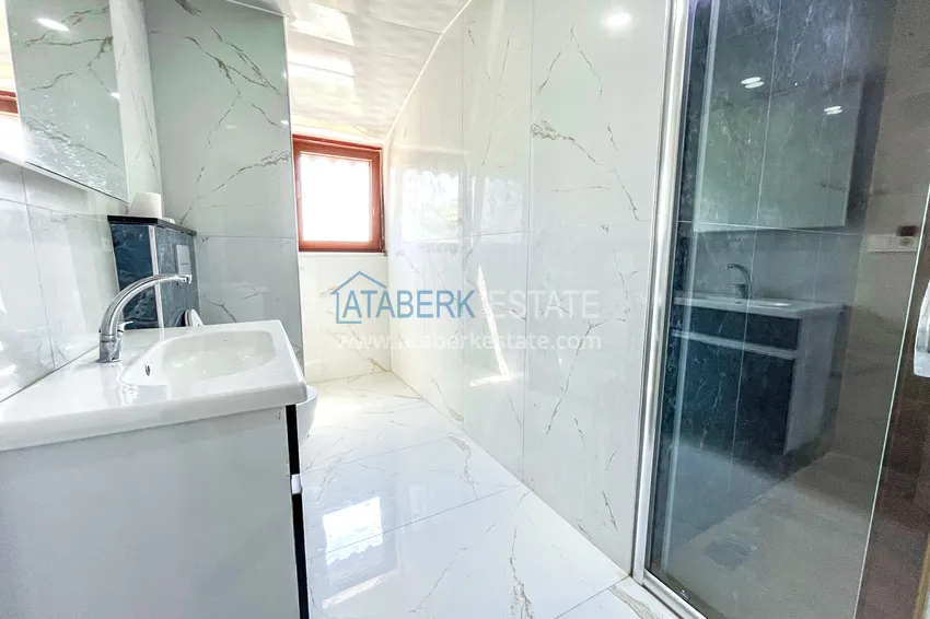 Приобрести Пентхаус-дуплекс 4+1 с мебелью и боковым видом на море в районе Авсаллар 21 