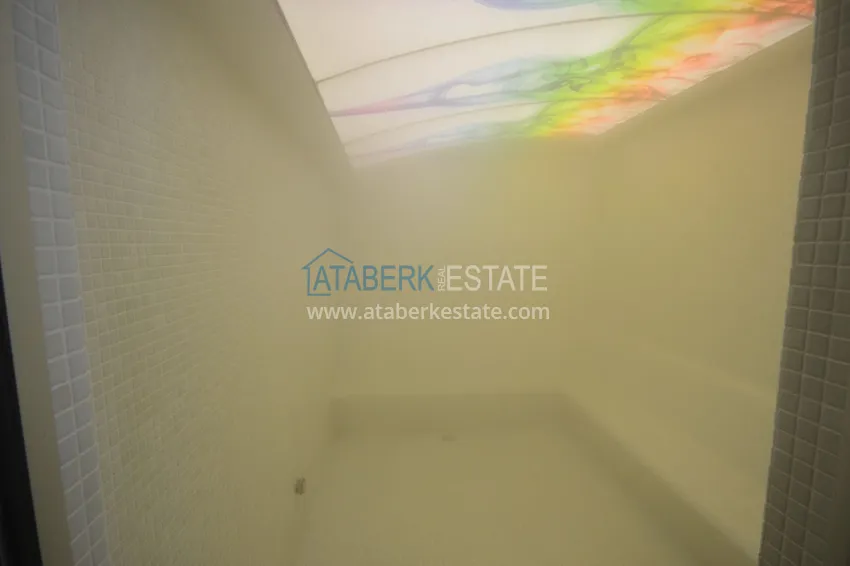 Квартира 2+1 меблированная с отдельной кухней, застеклённым балконом и видом на море, район Кестель – Алания 27 