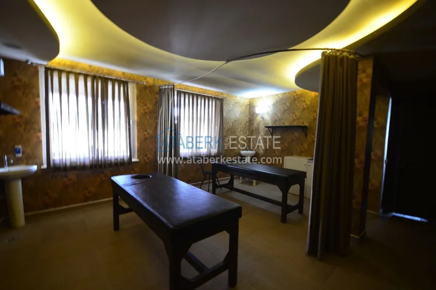 Квартира 2+1 меблированная с отдельной кухней, застеклённым балконом и видом на море, район Кестель – Алания 28 