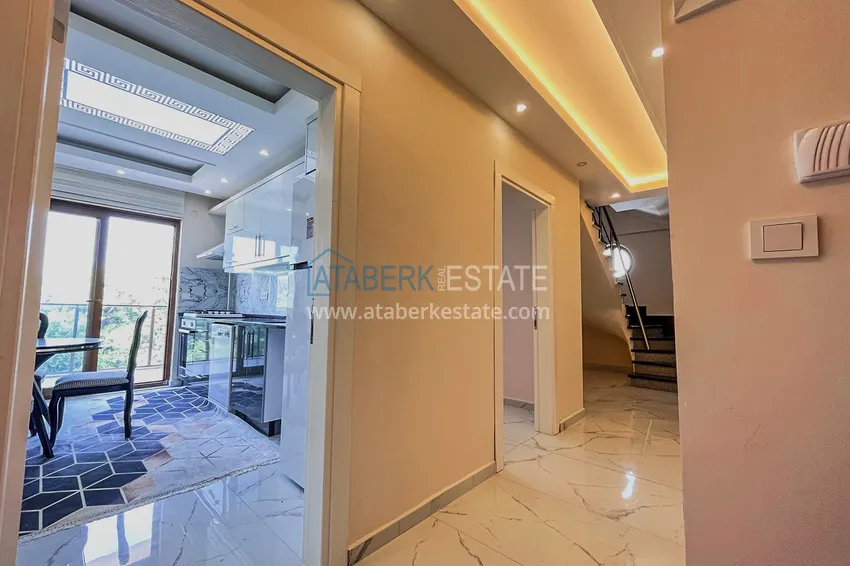 Приобрести Пентхаус-дуплекс 4+1 с мебелью и боковым видом на море в районе Авсаллар 2 