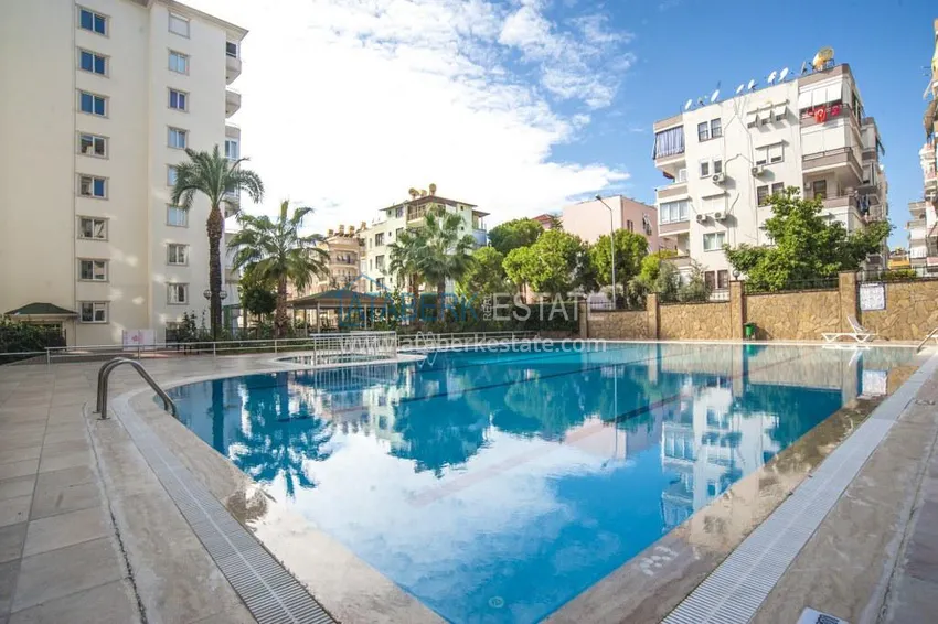 Квартира 2+1 с мебелью и застеклённым балконом в центре Алании – район пляжа Клеопатра 4