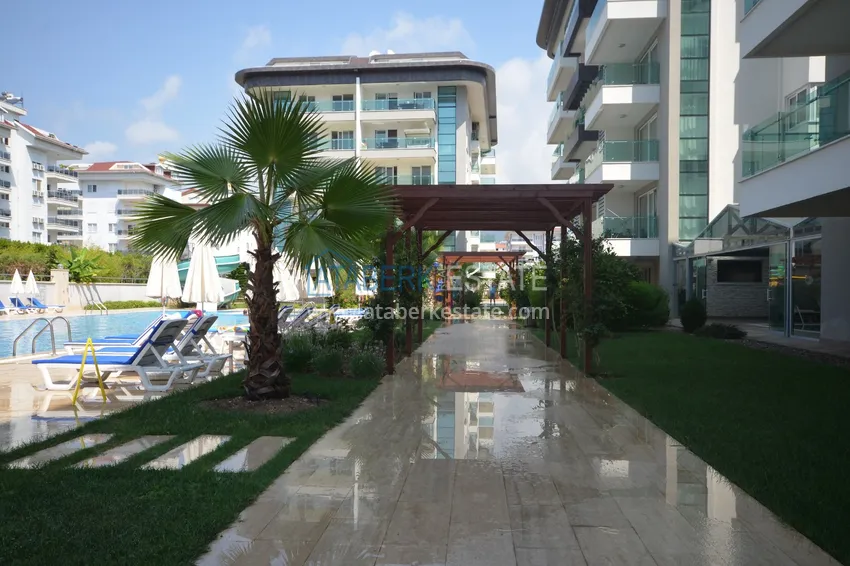 Квартира 2+1 меблированная с отдельной кухней, застеклённым балконом и видом на море, район Кестель – Алания 4 