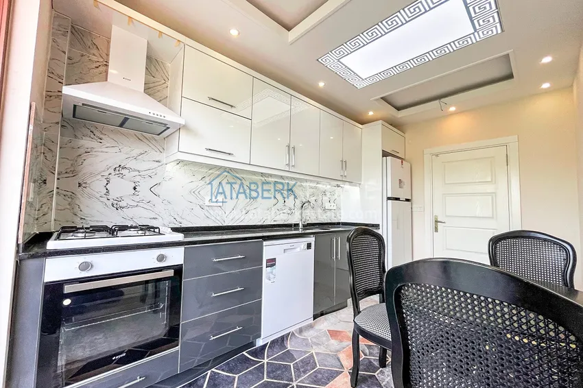 Приобрести Пентхаус-дуплекс 4+1 с мебелью и боковым видом на море в районе Авсаллар 4 