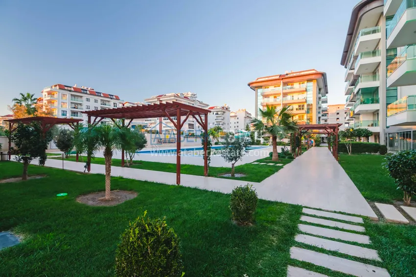 Квартира 2+1 меблированная с отдельной кухней, застеклённым балконом и видом на море, район Кестель – Алания 6 