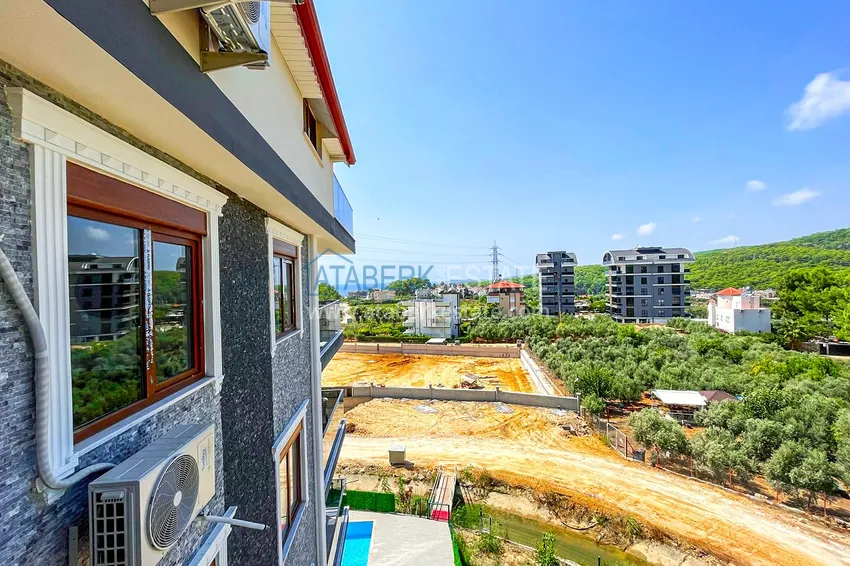 Приобрести Пентхаус-дуплекс 4+1 с мебелью и боковым видом на море в районе Авсаллар 6 
